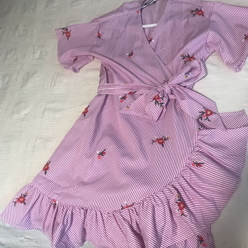 Small - Romeo + Juliet Pink Striped Dress